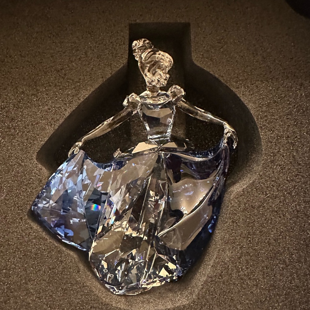 Authentic Swarovski Cinderella LE 2015 figurine - Picture 3 of 7